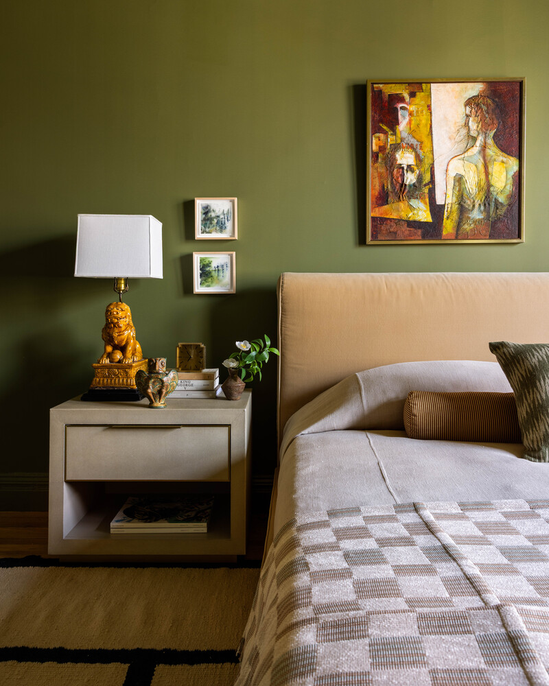 993 Park Avenue, Unit 11A Manhattan, NY 10028 - Photo 15 of 24 a bedroom with a bed and a painting on the wall