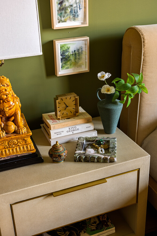 993 Park Avenue, Unit 11A Manhattan, NY 10028 - Photo 16 of 24 a vase of flowers sitting on a table