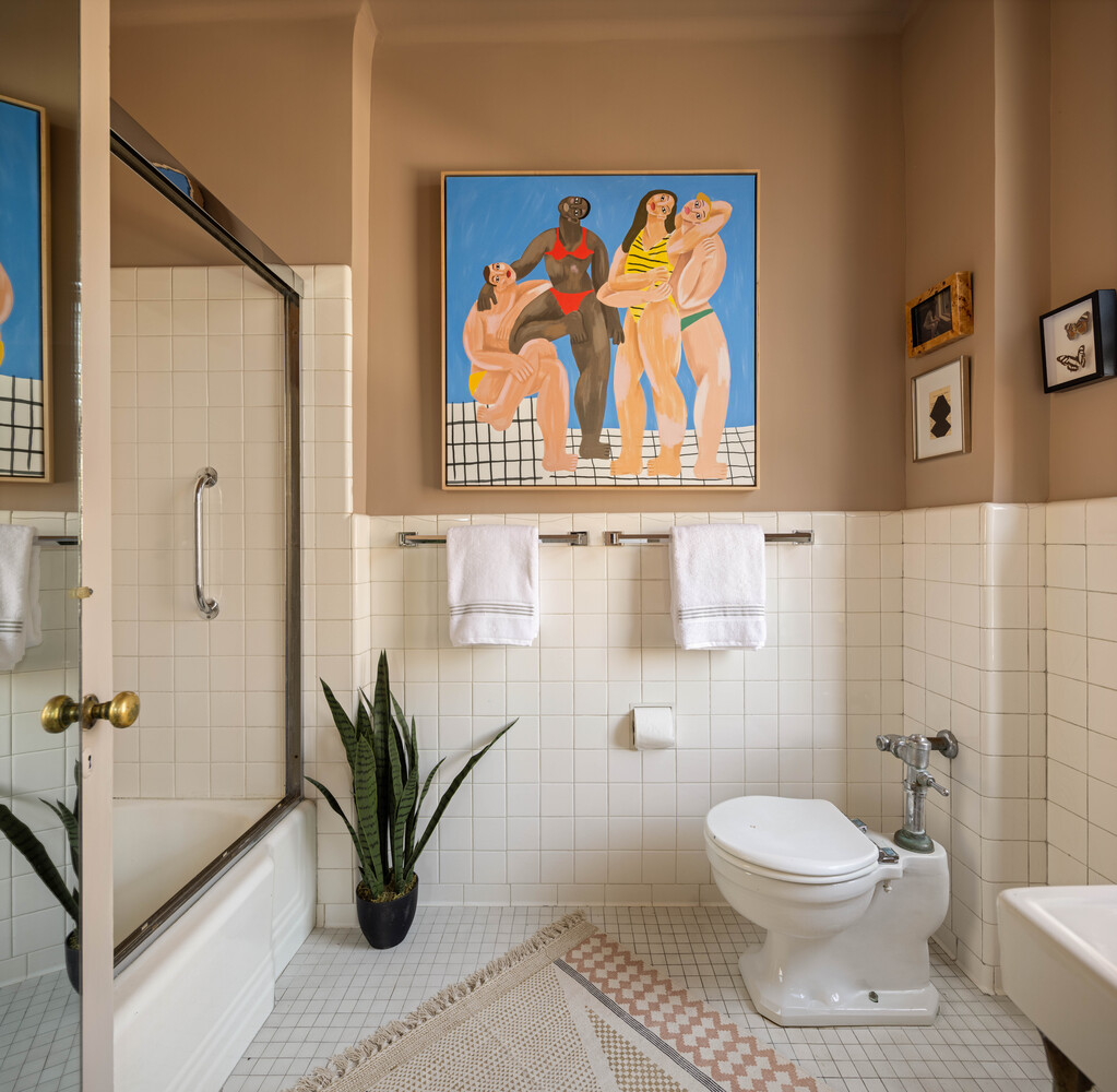 993 Park Avenue, Unit 11A Manhattan, NY 10028 - Photo 21 of 24 a bathroom with a toilet and a sink