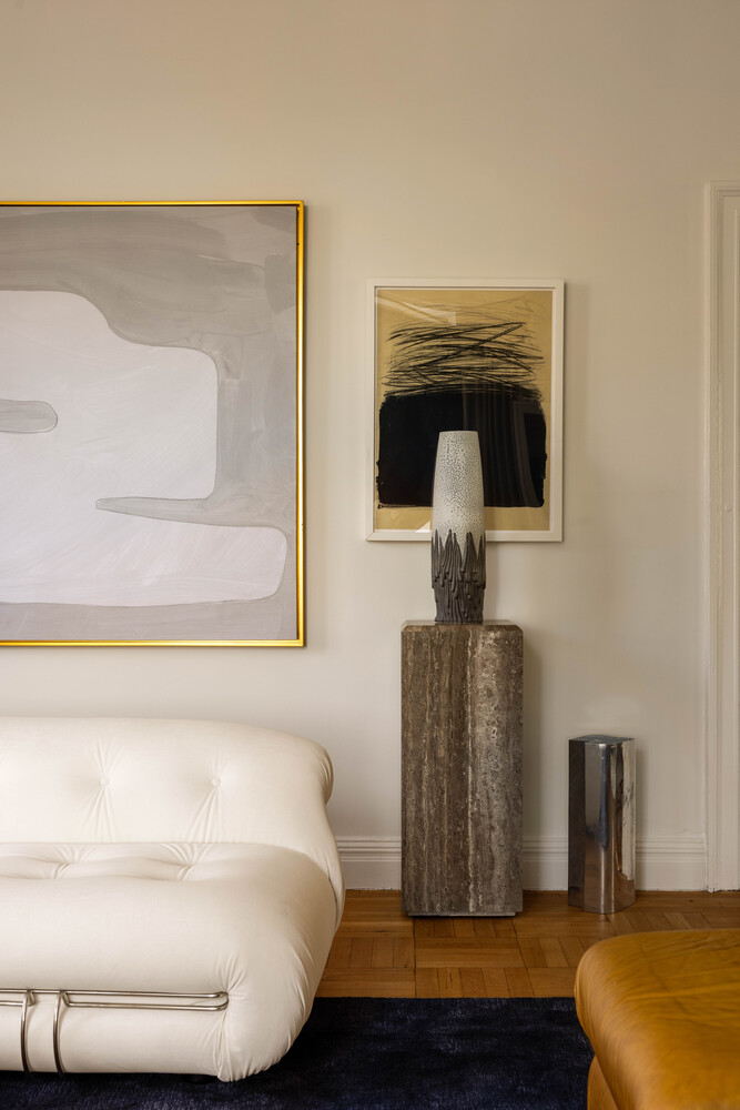 993 Park Avenue, Unit 11A Manhattan, NY 10028 - Photo 8 of 24 a view of living room with furniture and wooden floor