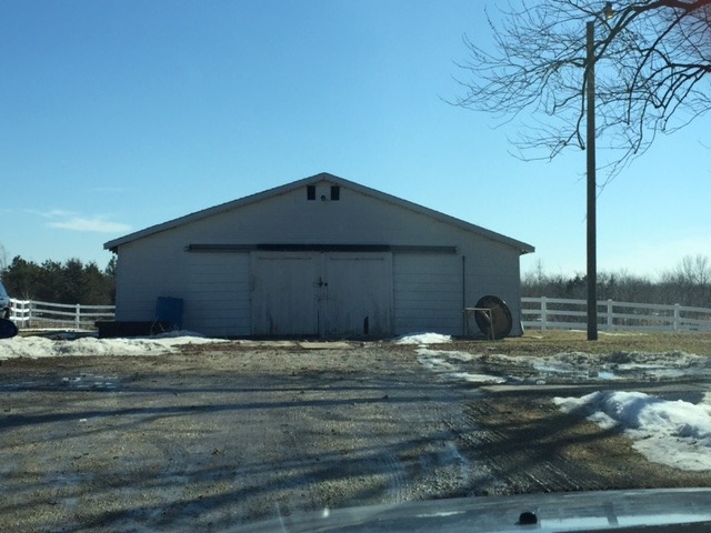 209.3-ac Monee Manhattan And Ridgeland Avenue Monee, IL 60449 - Photo 3 of 5 a house with a yard