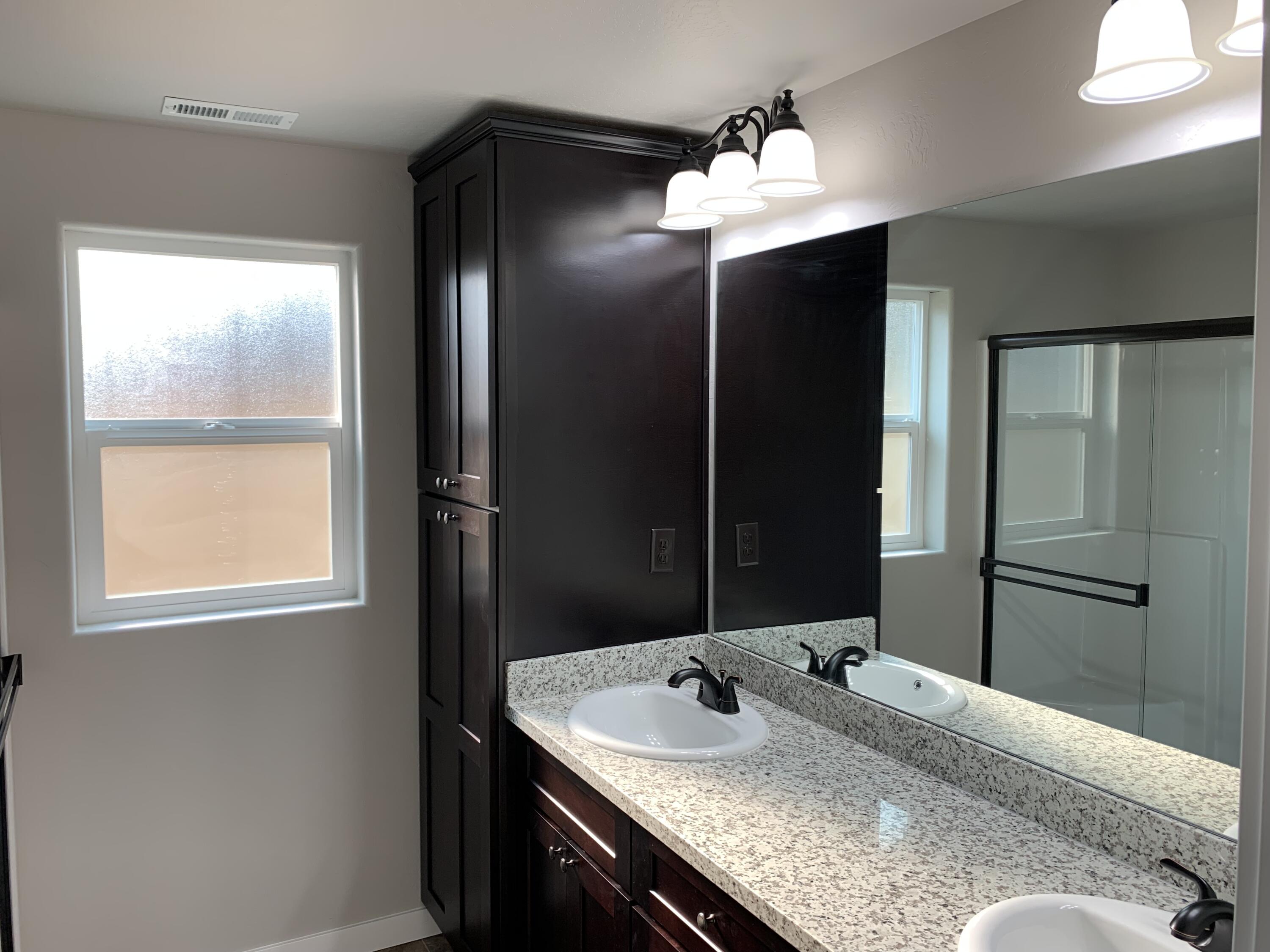 221 Samuel Lane Loop Road Phoenix, OR 97535 - Photo 13 of 15 Master Bath