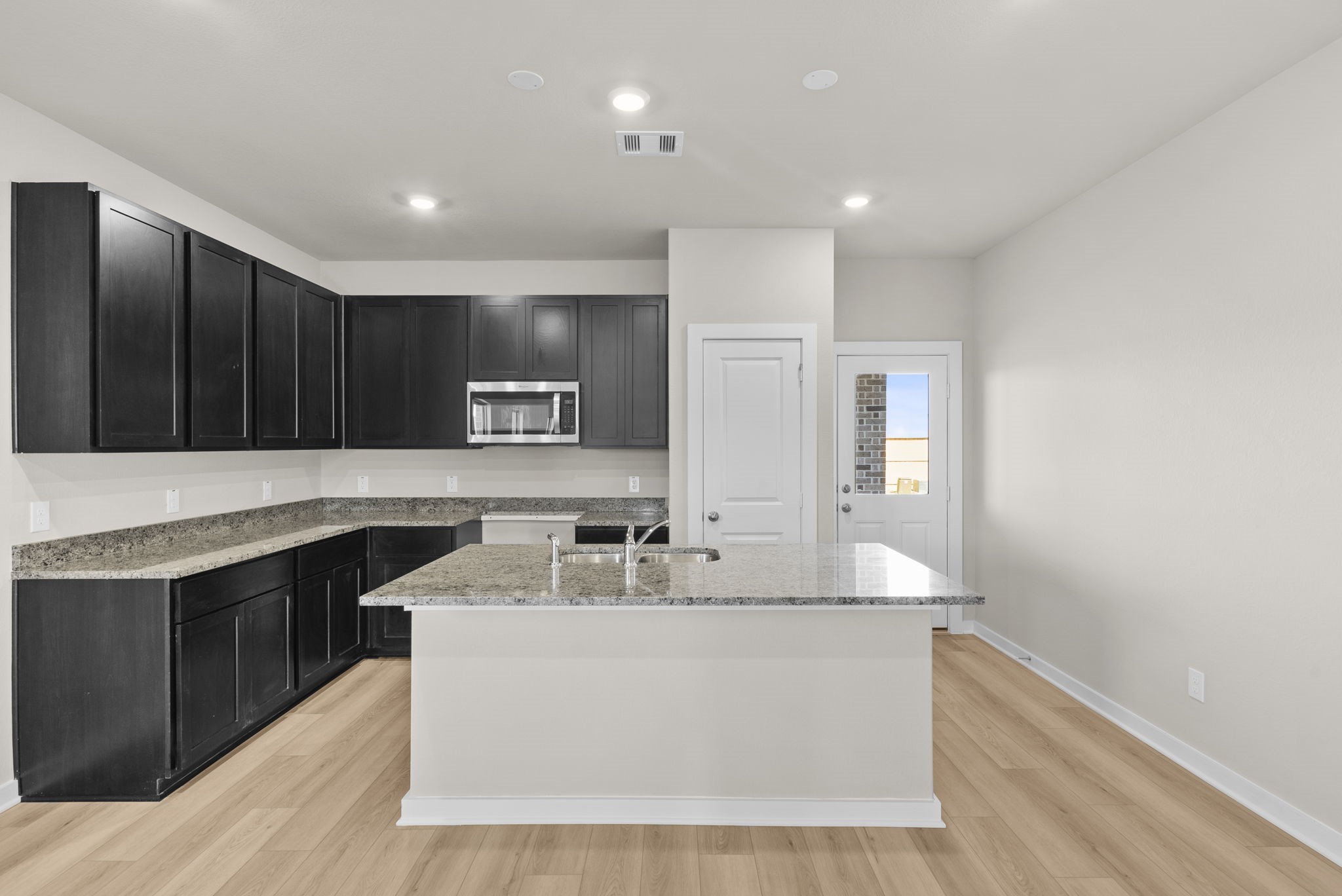 2907 Wind Cave Lane Rosharon, TX 77583 - Photo 3 of 23