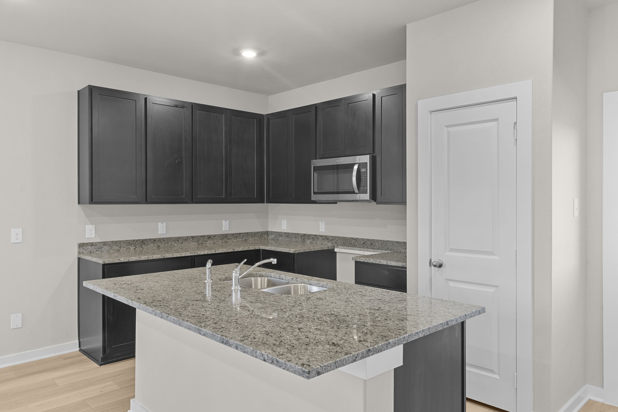 2907 Wind Cave Lane Rosharon, TX 77583 - Photo 4 of 23