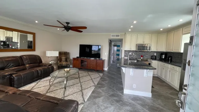$2,100 | 510 Flanders P, Delray Beach, FL 33484