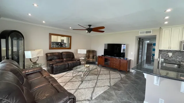 $2,100 | 510 Flanders P, Delray Beach, FL 33484