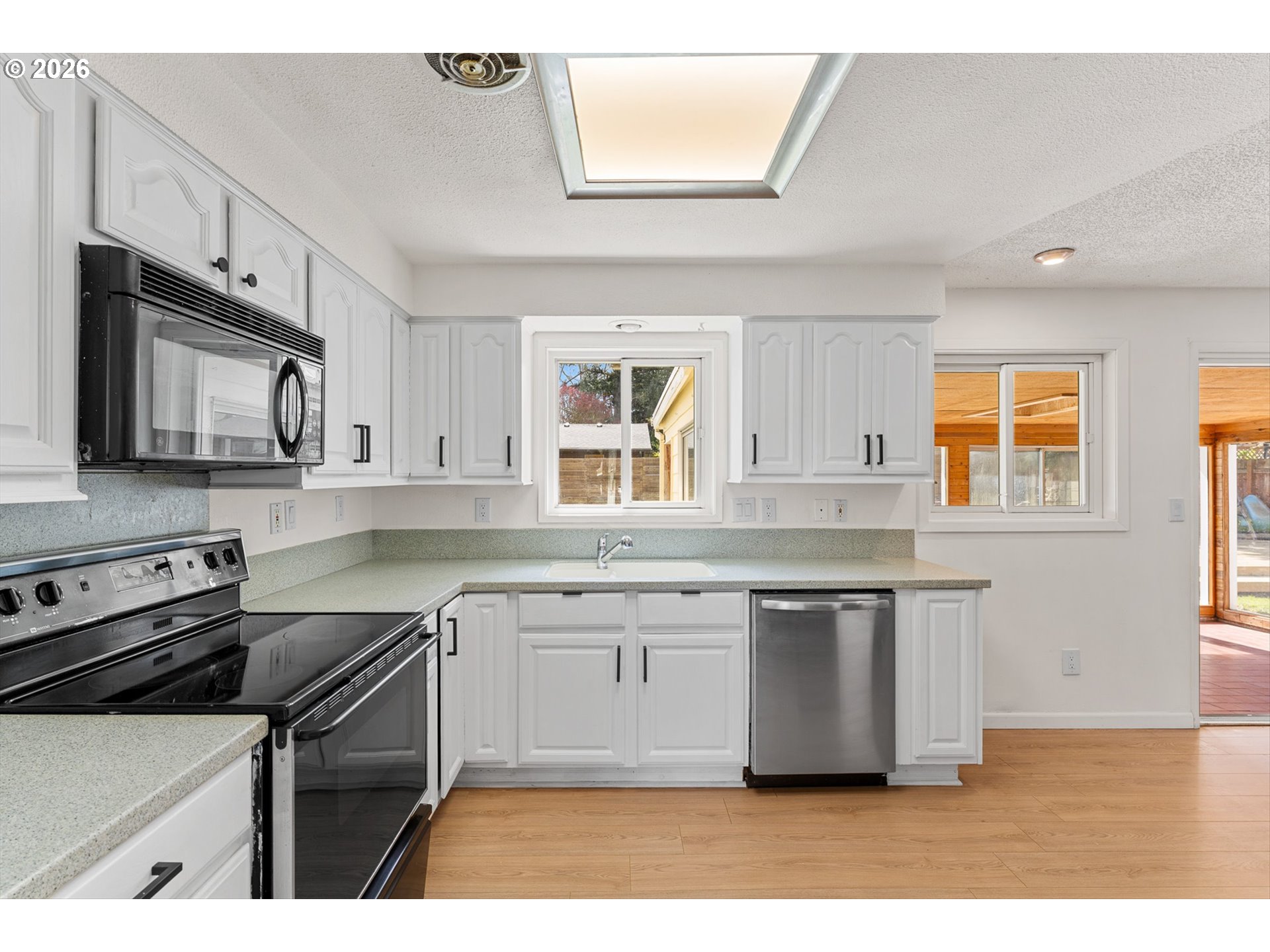 18450 Southwest Deline Street Beaverton, OR 97078 - Photo 7 of 39