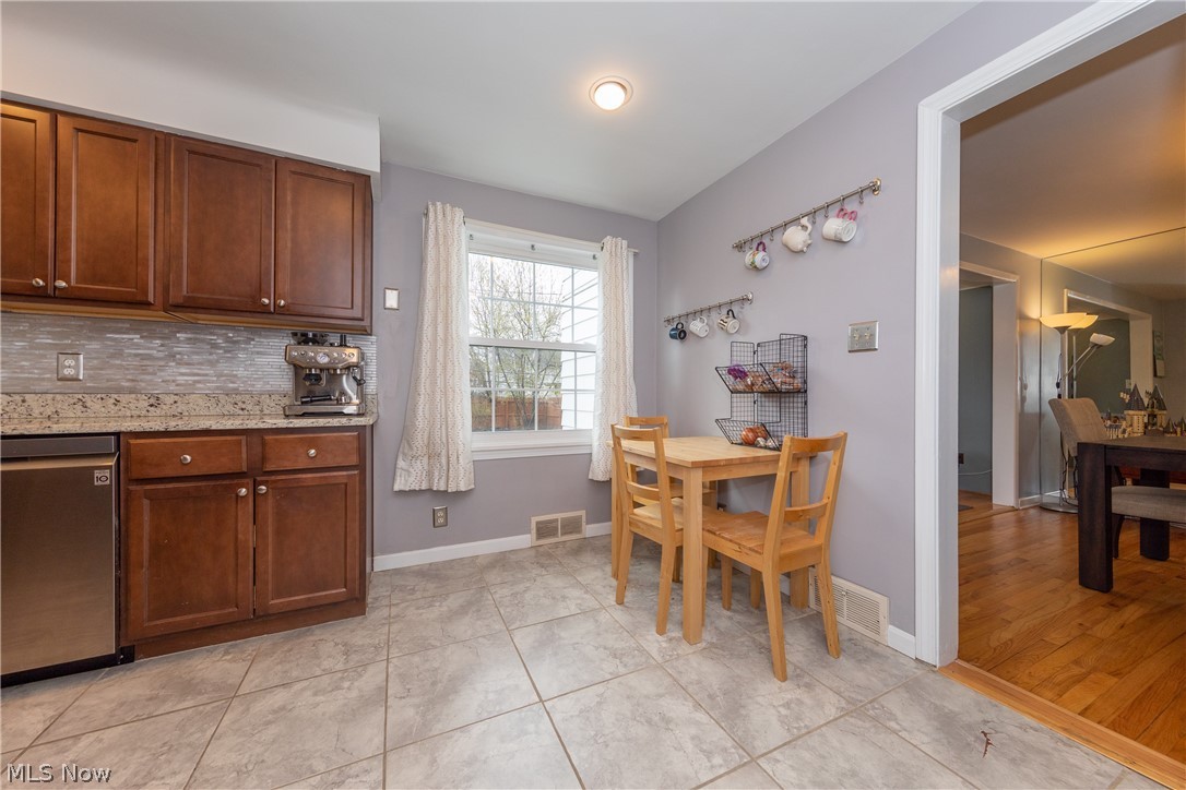 3586 Ingleside Road Beachwood, OH 44122 - Photo 8 of 22 A view of the convenient, informal dining area of the Kitchen