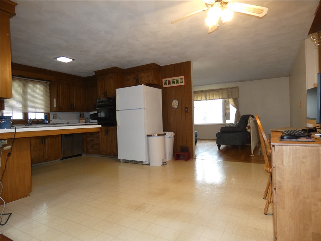 230 Douglas Road Warwick, RI 02886 - Photo 4 of 22
