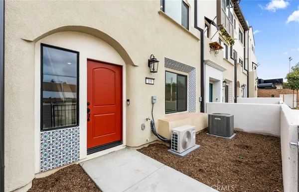 $1,201,742 | 102 Sorrel Court, Burbank, CA 91506