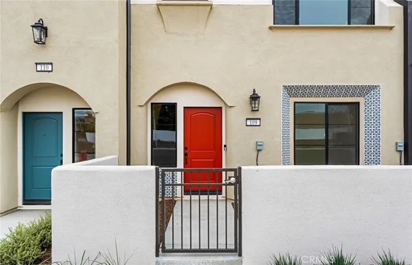 $1,192,990 | 102 Sorrel Court, Burbank, CA 91506
