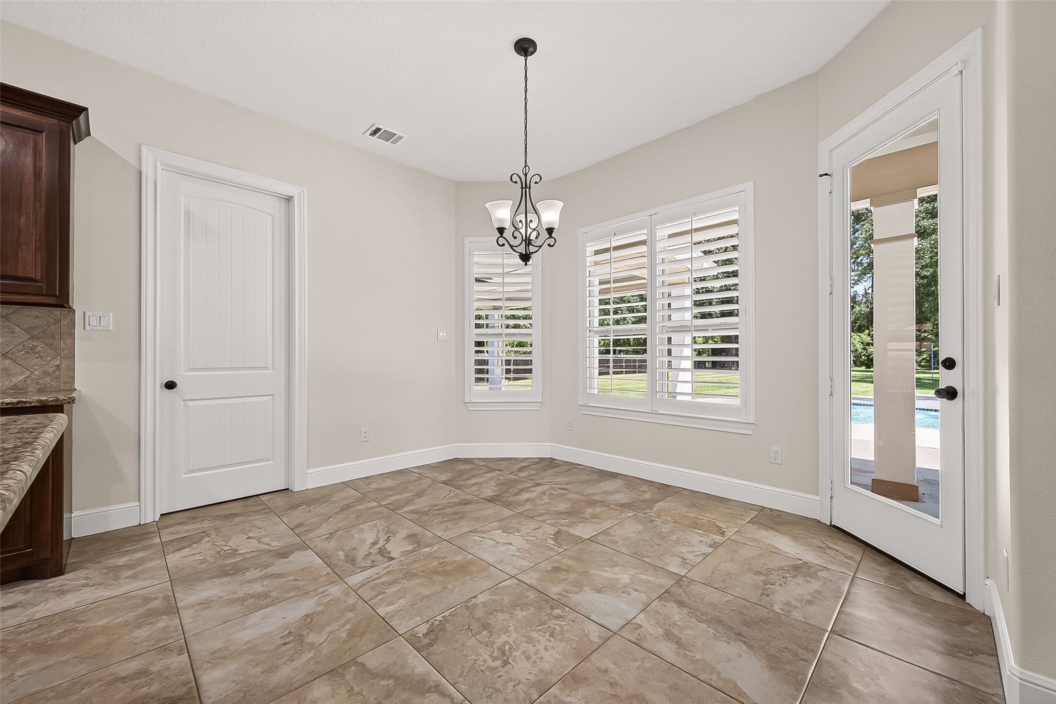 22040 Robins Road Hockley, TX 77447 - Photo 16 of 44 Breakfast area with bay window