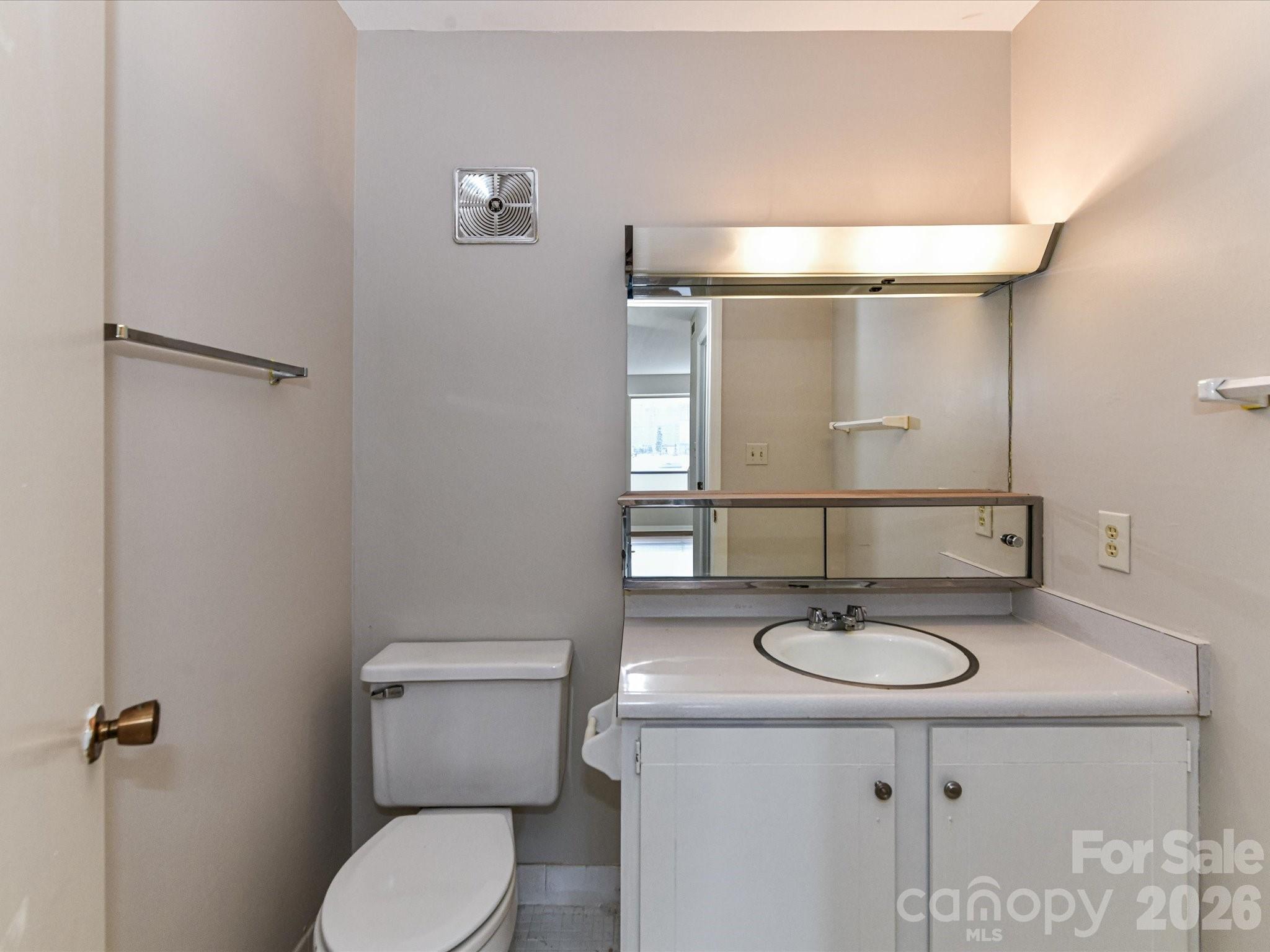 1323 Queens Road, Unit 308 Charlotte, NC 28207 - Photo 13 of 27
