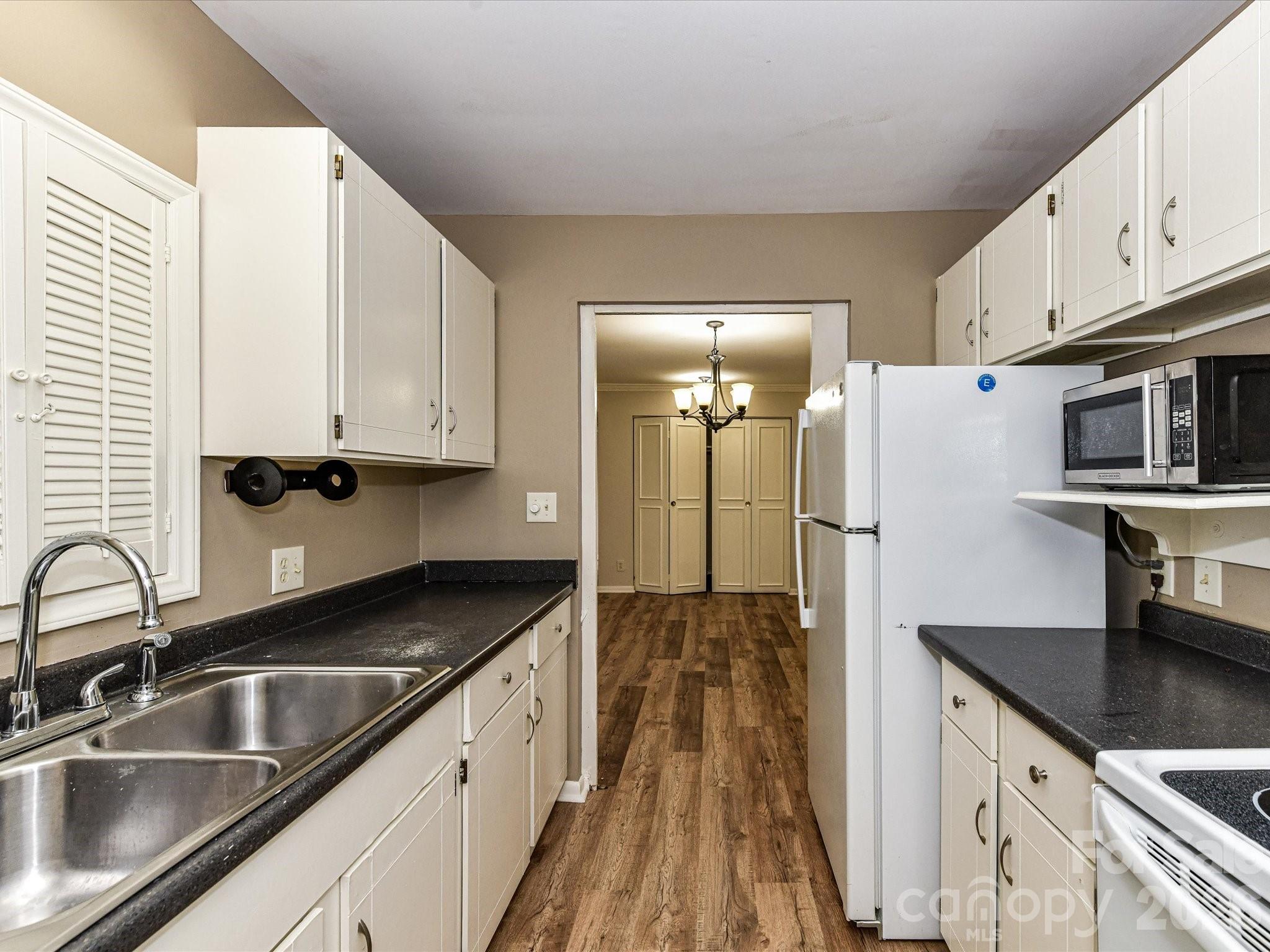 1323 Queens Road, Unit 308 Charlotte, NC 28207 - Photo 5 of 27