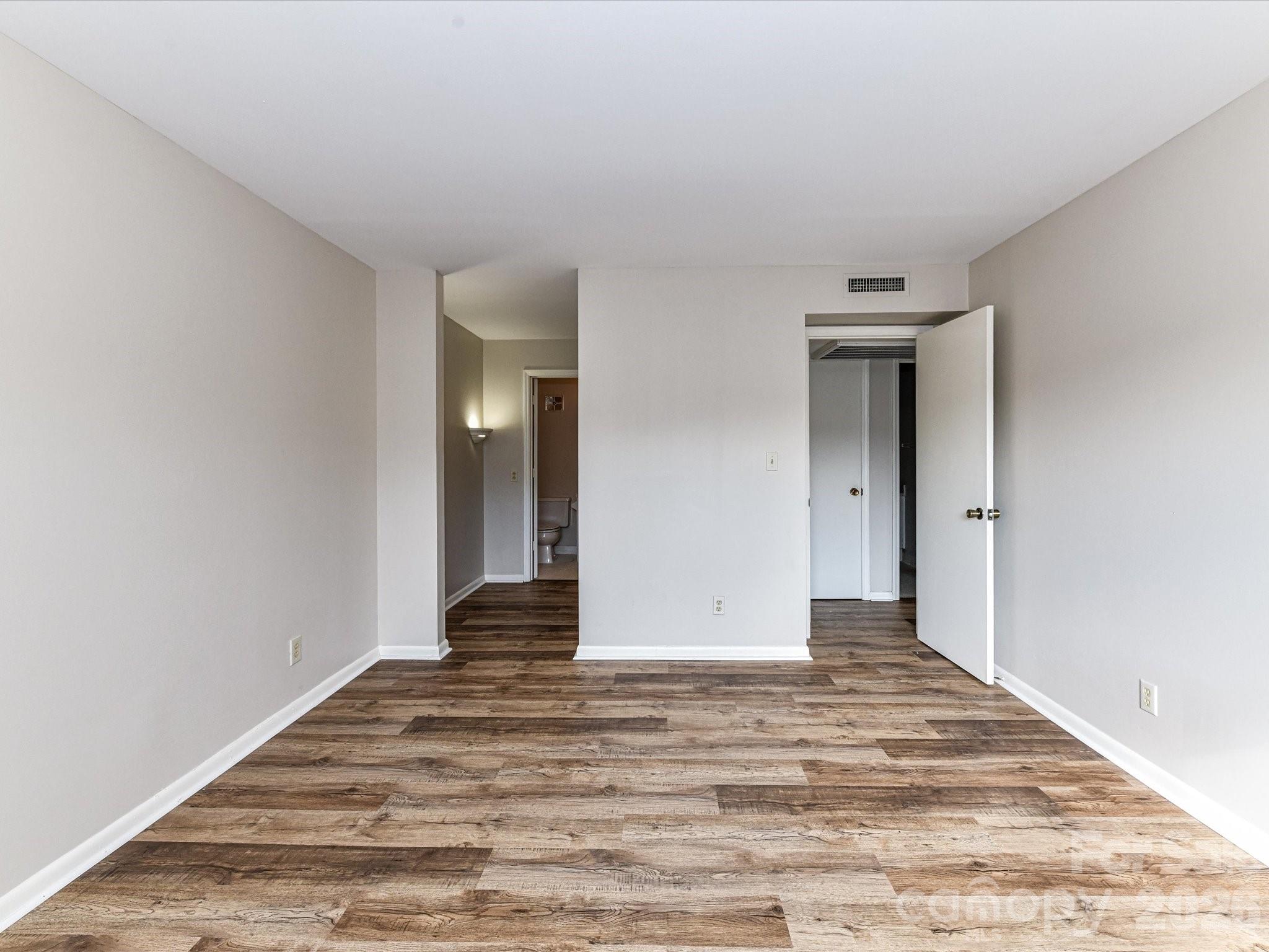 1323 Queens Road, Unit 308 Charlotte, NC 28207 - Photo 8 of 27