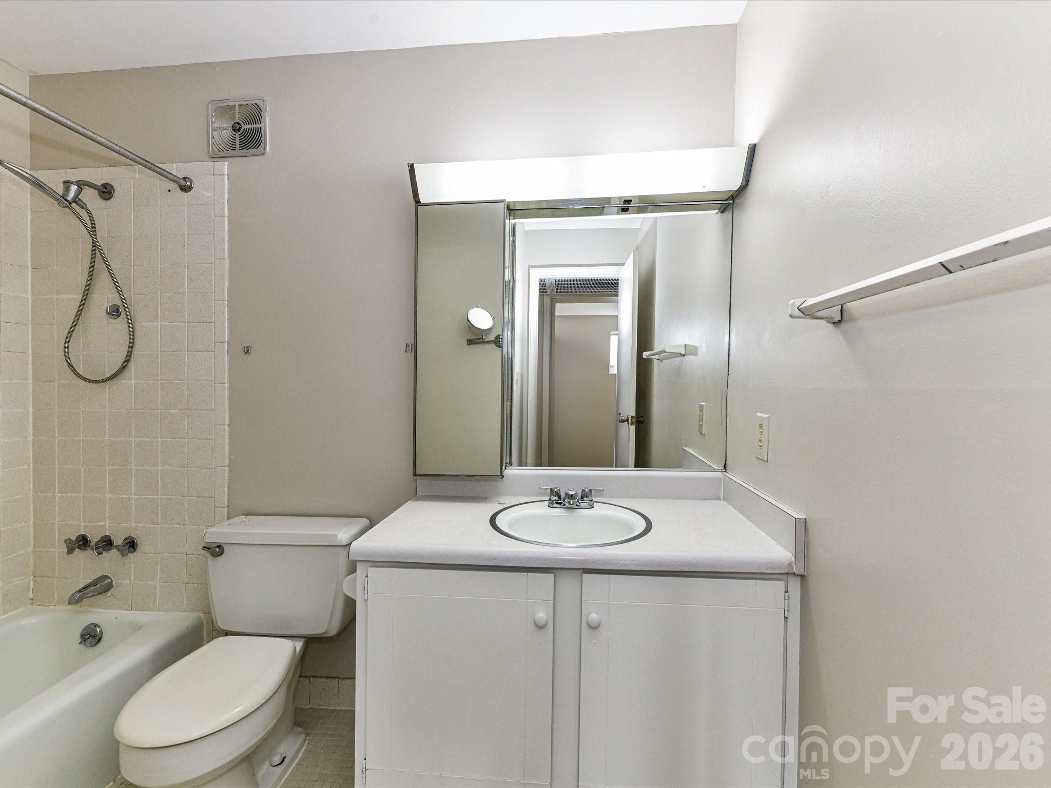 1323 Queens Road, Unit 308 Charlotte, NC 28207 - Photo 9 of 27