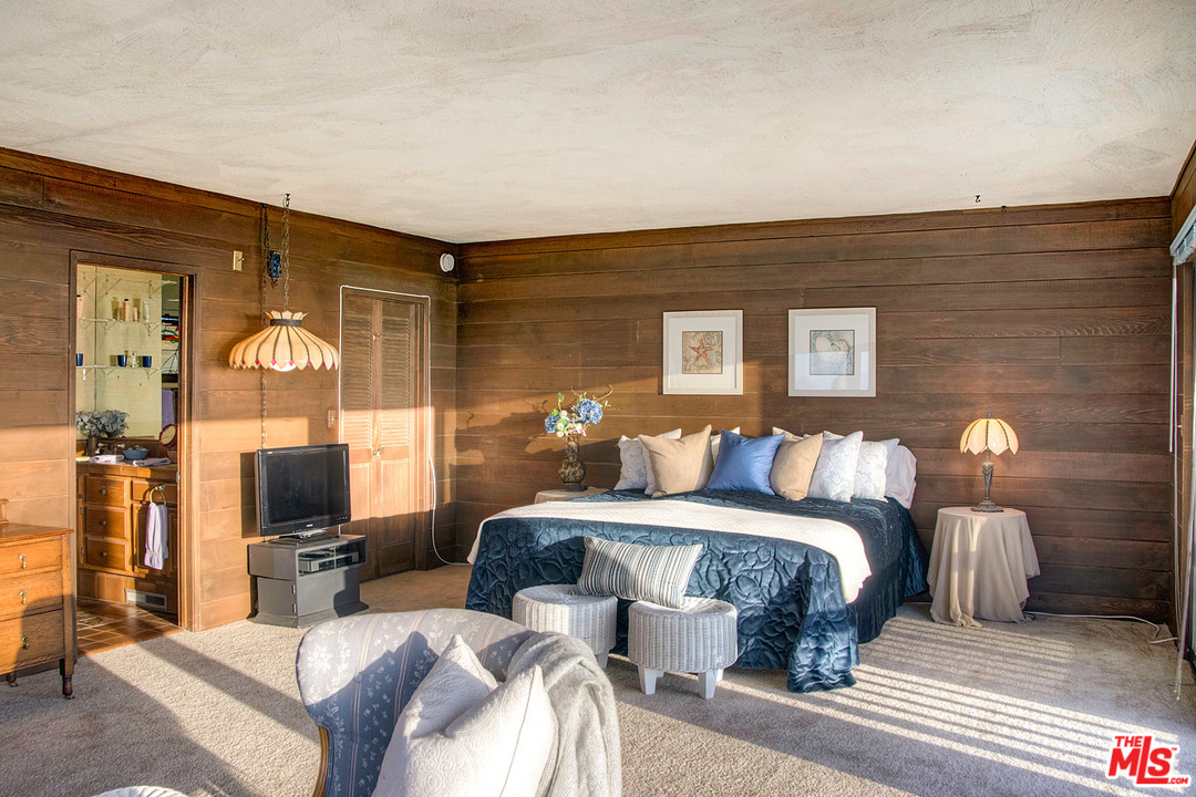 249 Fowling Street Playa del Rey, CA 90293 - Photo 20 of 40 a bedroom with a bed and wooden floor
