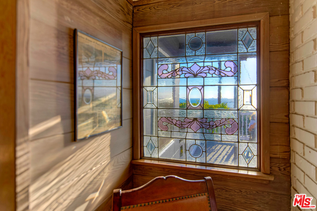 249 Fowling Street Playa del Rey, CA 90293 - Photo 33 of 40 a room with wooden floor and a shower
