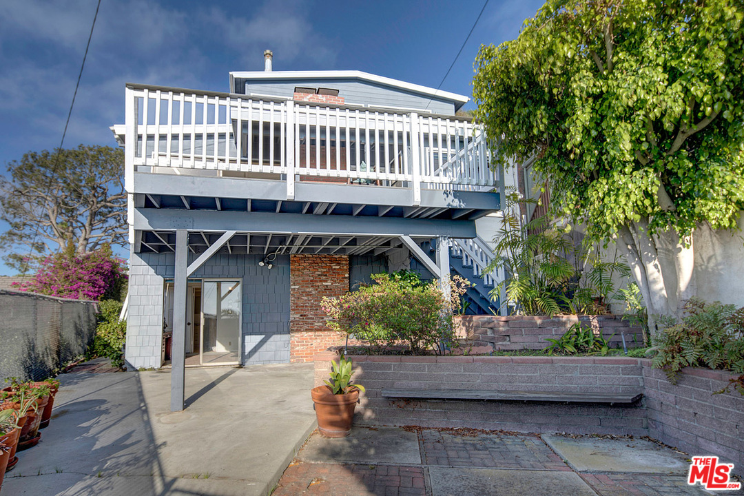 249 Fowling Street Playa del Rey, CA 90293 - Photo 36 of 40 a view of backyard with deck and outdoor seating