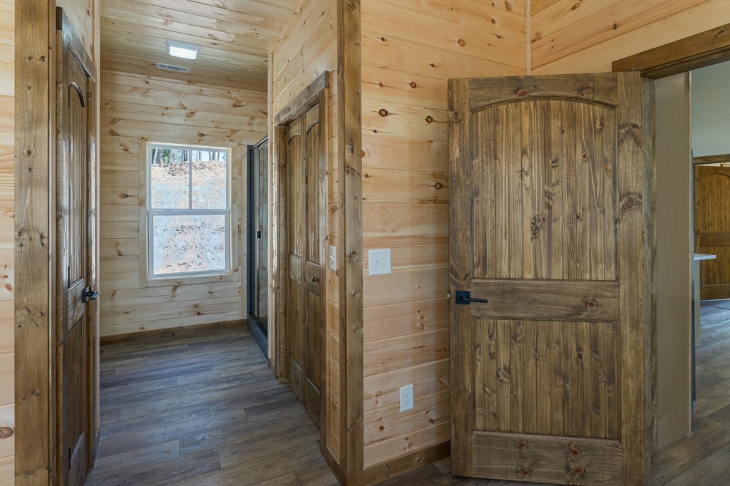 304 Old Evans Road Murphy, NC 28906 - Photo 18 of 31 a bathroom with a shower