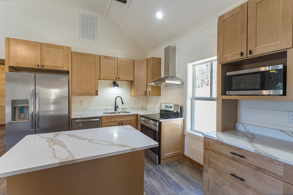 304 Old Evans Road Murphy, NC 28906 - Photo 22 of 31 a kitchen with a refrigerator stove and microwave