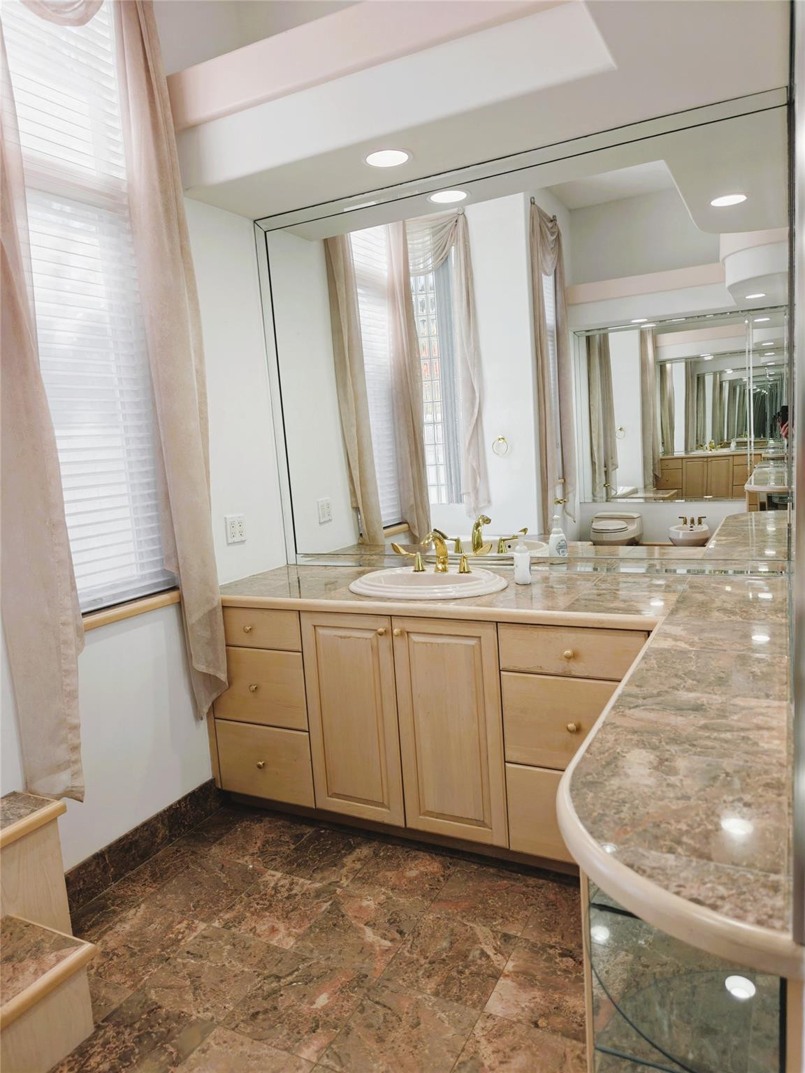2939 Paddock Lane Weston, FL 33331 - Photo 35 of 86 a view of a bathroom with tub and window