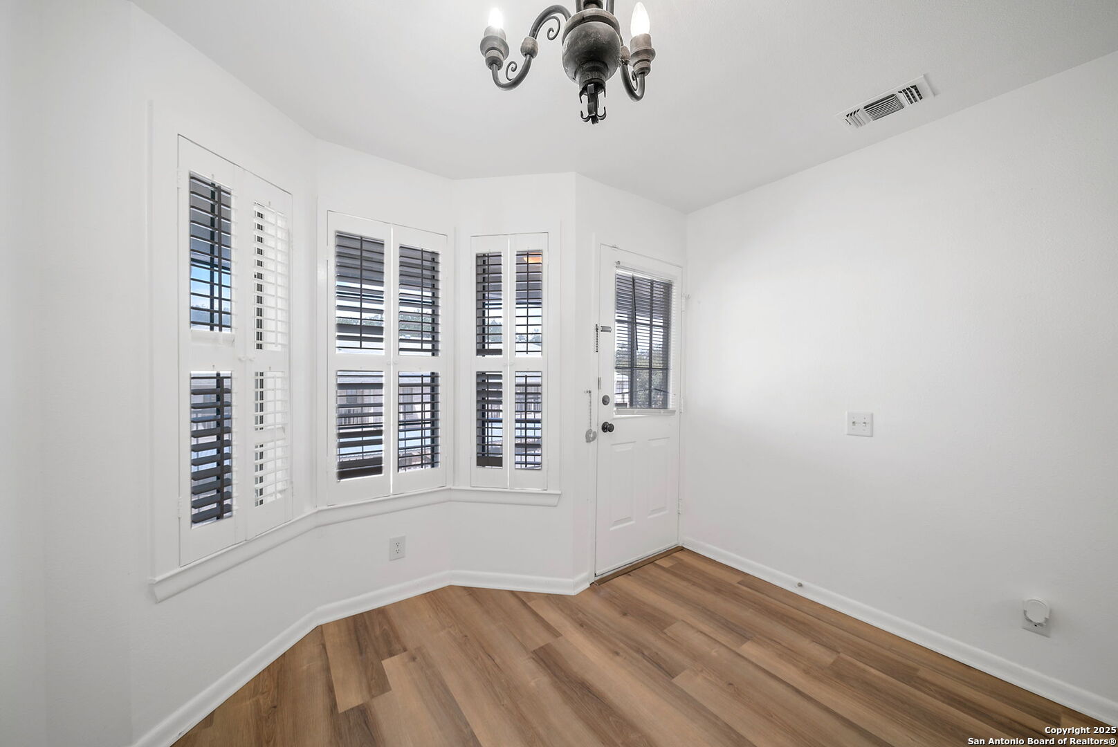 8415 Fredericksburg Road, Unit 704 San Antonio, TX 78229 - Photo 18 of 30 a view of an empty room with a window