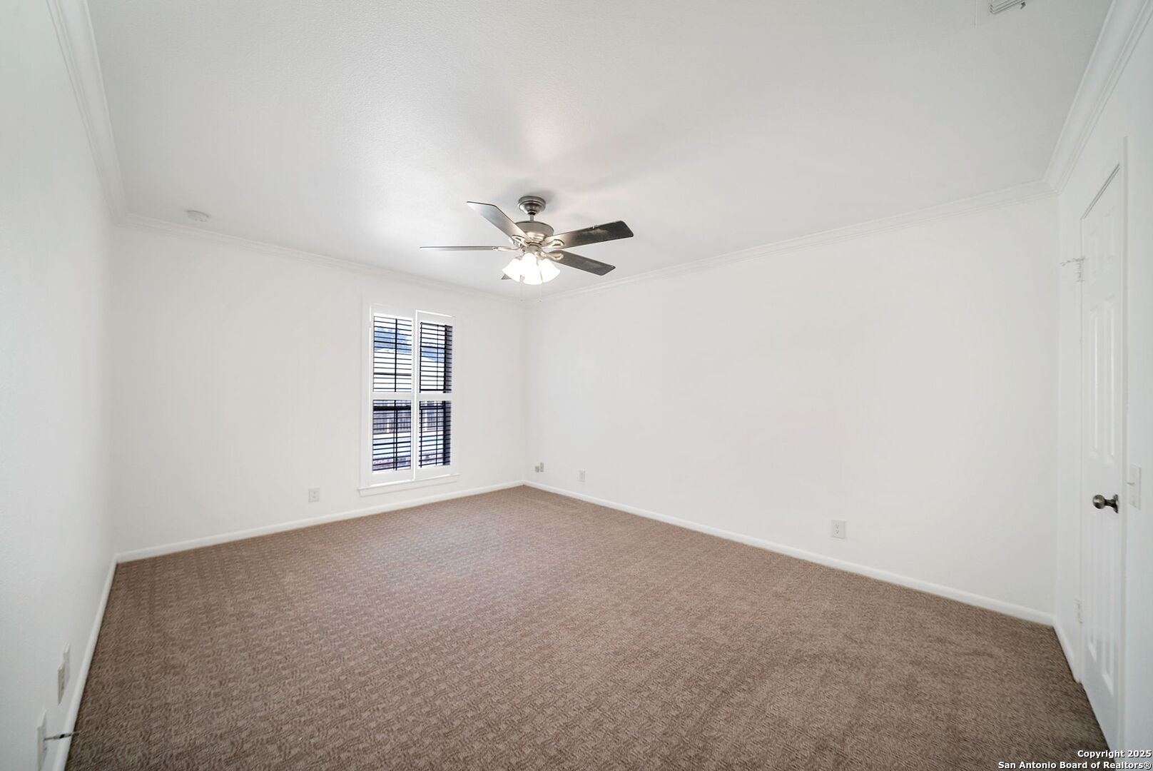 8415 Fredericksburg Road, Unit 704 San Antonio, TX 78229 - Photo 19 of 30 a view of an empty room with a chandelier fan