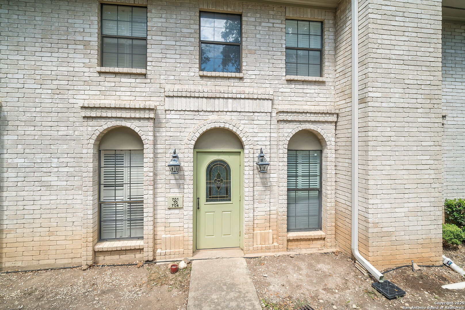 8415 Fredericksburg Road, Unit 704 San Antonio, TX 78229 - Photo 5 of 30 a front view of a house