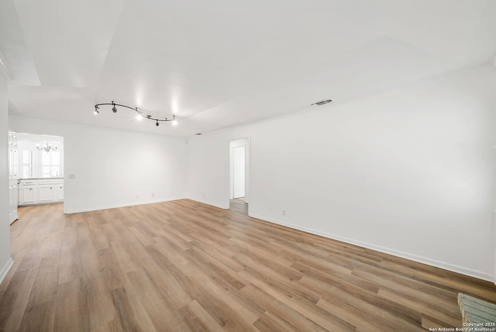 8415 Fredericksburg Road, Unit 704 San Antonio, TX 78229 - Photo 9 of 30 a view of empty room with wooden floor