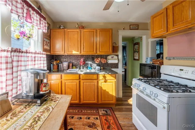 $139,900 | 22 East Spofford Avenue, Dolgeville, NY 13329