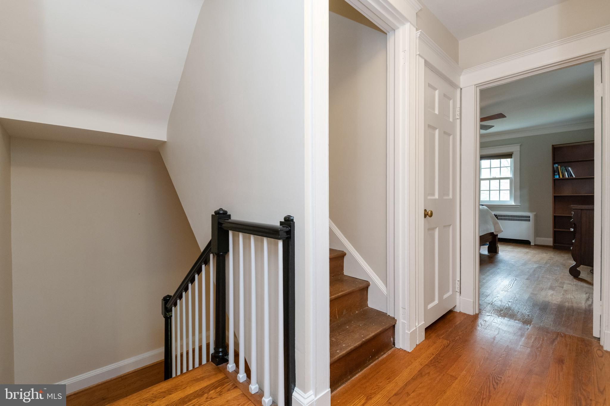 4123 Westview Road Baltimore, MD 21218 - Photo 12 of 39 STAIRCASE
