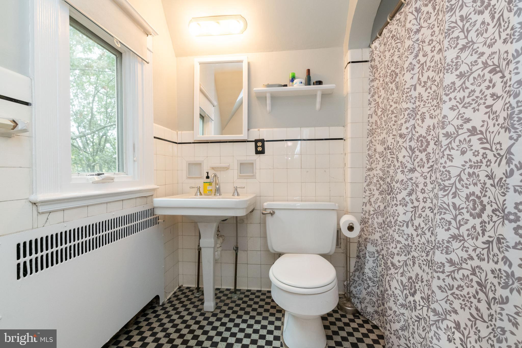 4123 Westview Road Baltimore, MD 21218 - Photo 20 of 39 SECOND LEVEL FULL BATH VIEW 1