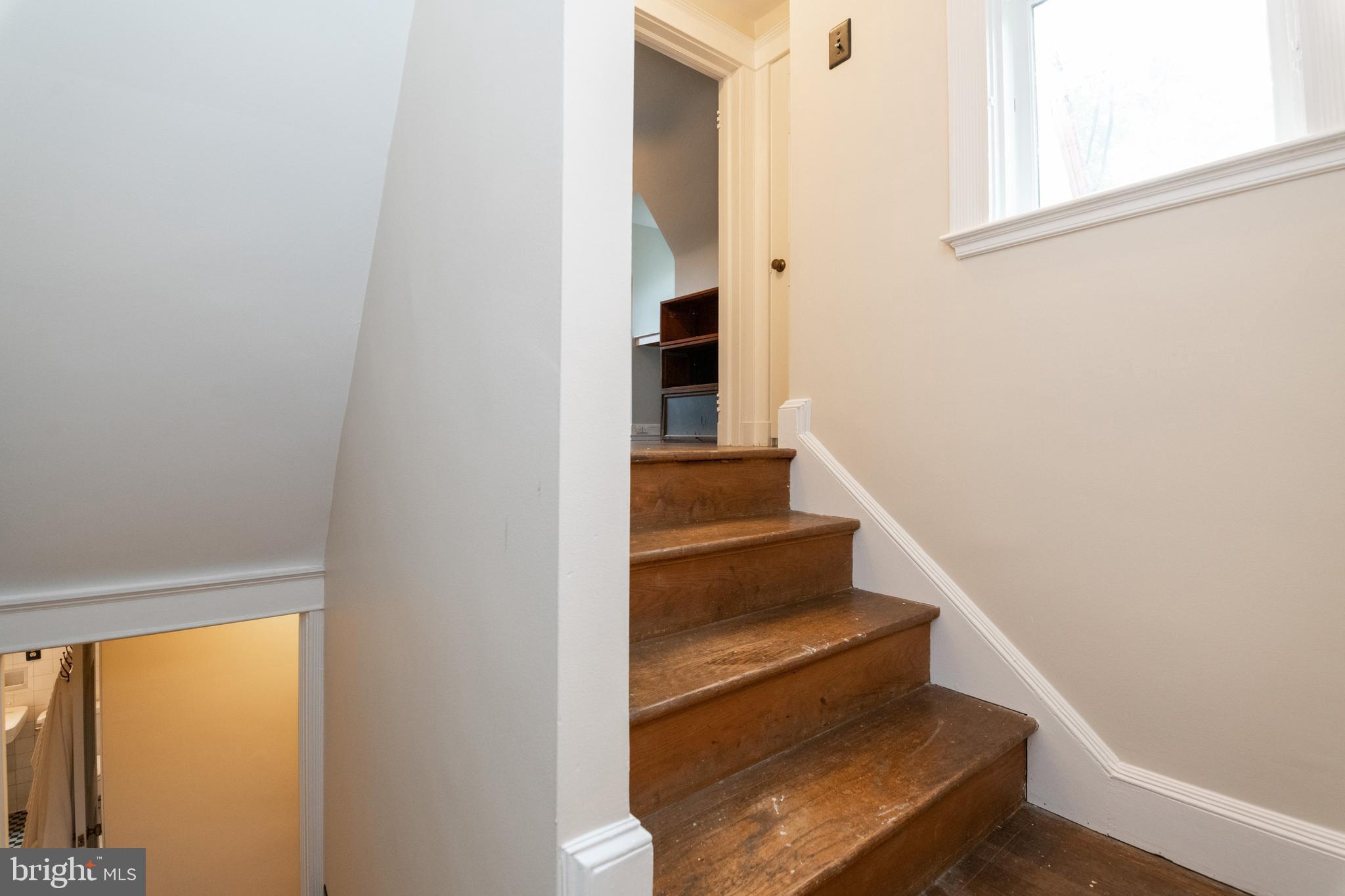4123 Westview Road Baltimore, MD 21218 - Photo 22 of 39 THIRD LEVEL STAIRCASE
