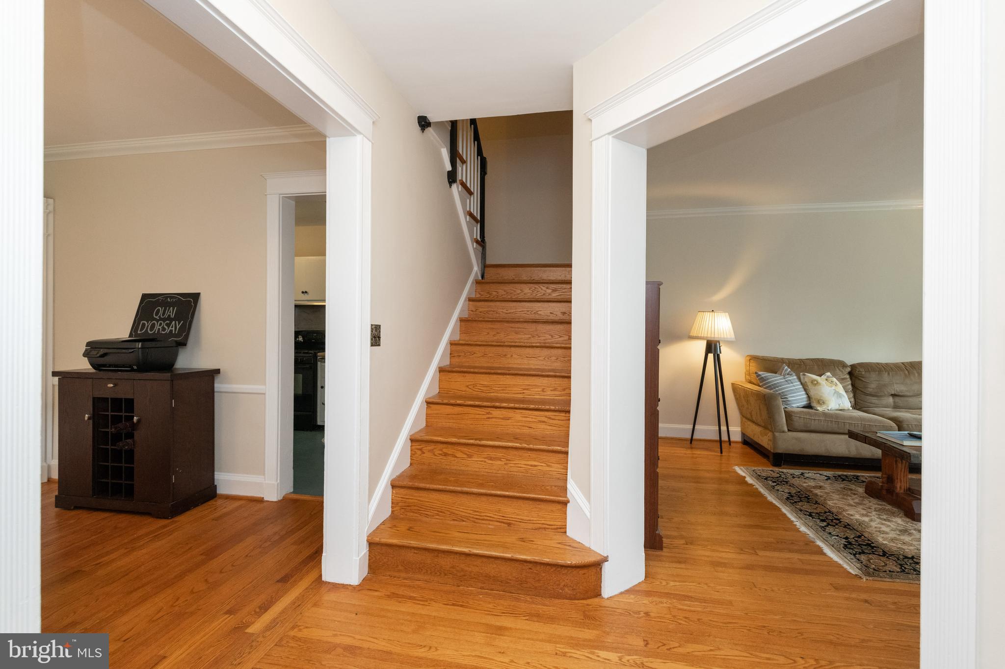 4123 Westview Road Baltimore, MD 21218 - Photo 4 of 39 ENTRY/STAIRCASE