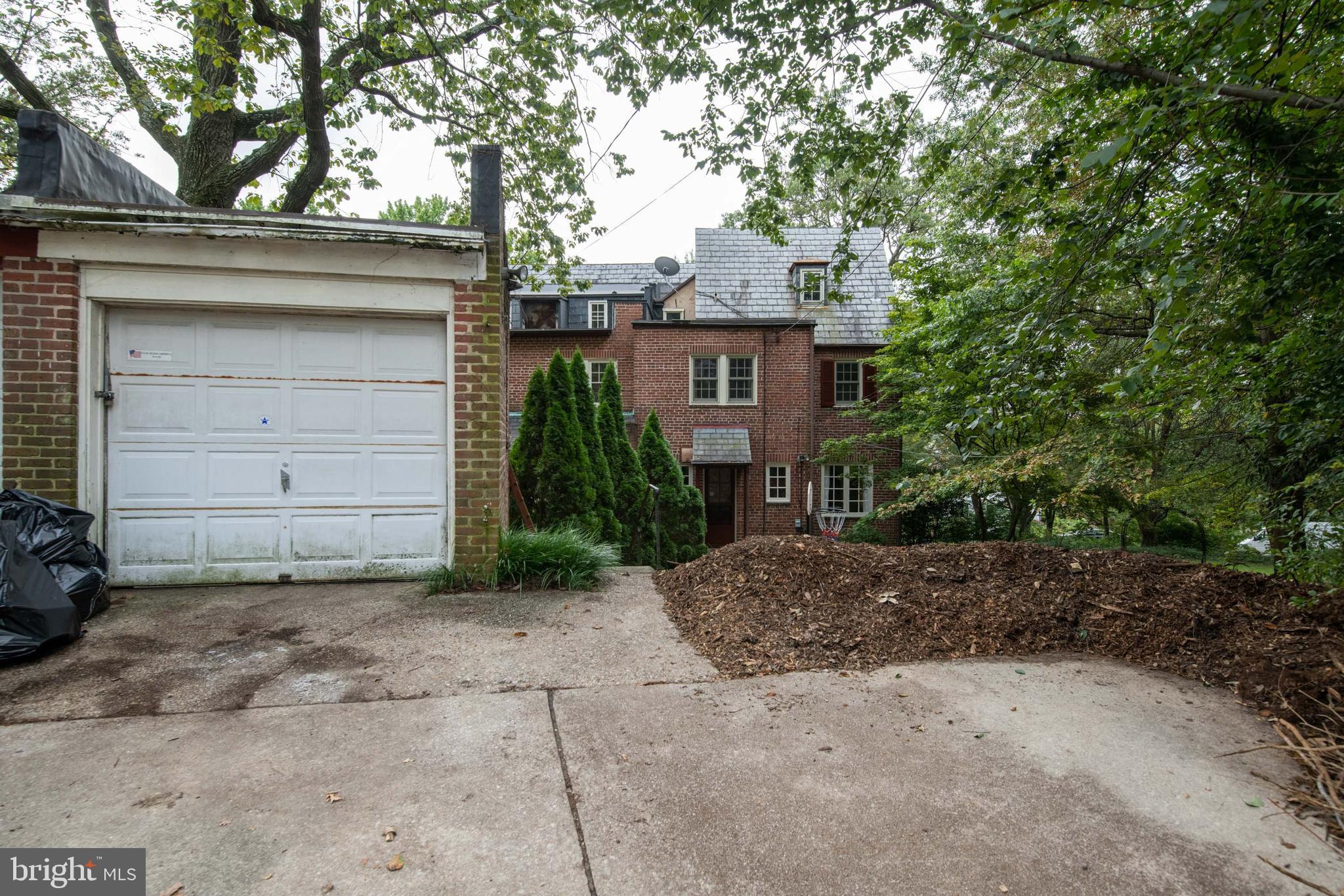 4123 Westview Road Baltimore, MD 21218 - Photo 38 of 39 GARAGE & PARKING PAD SPACE