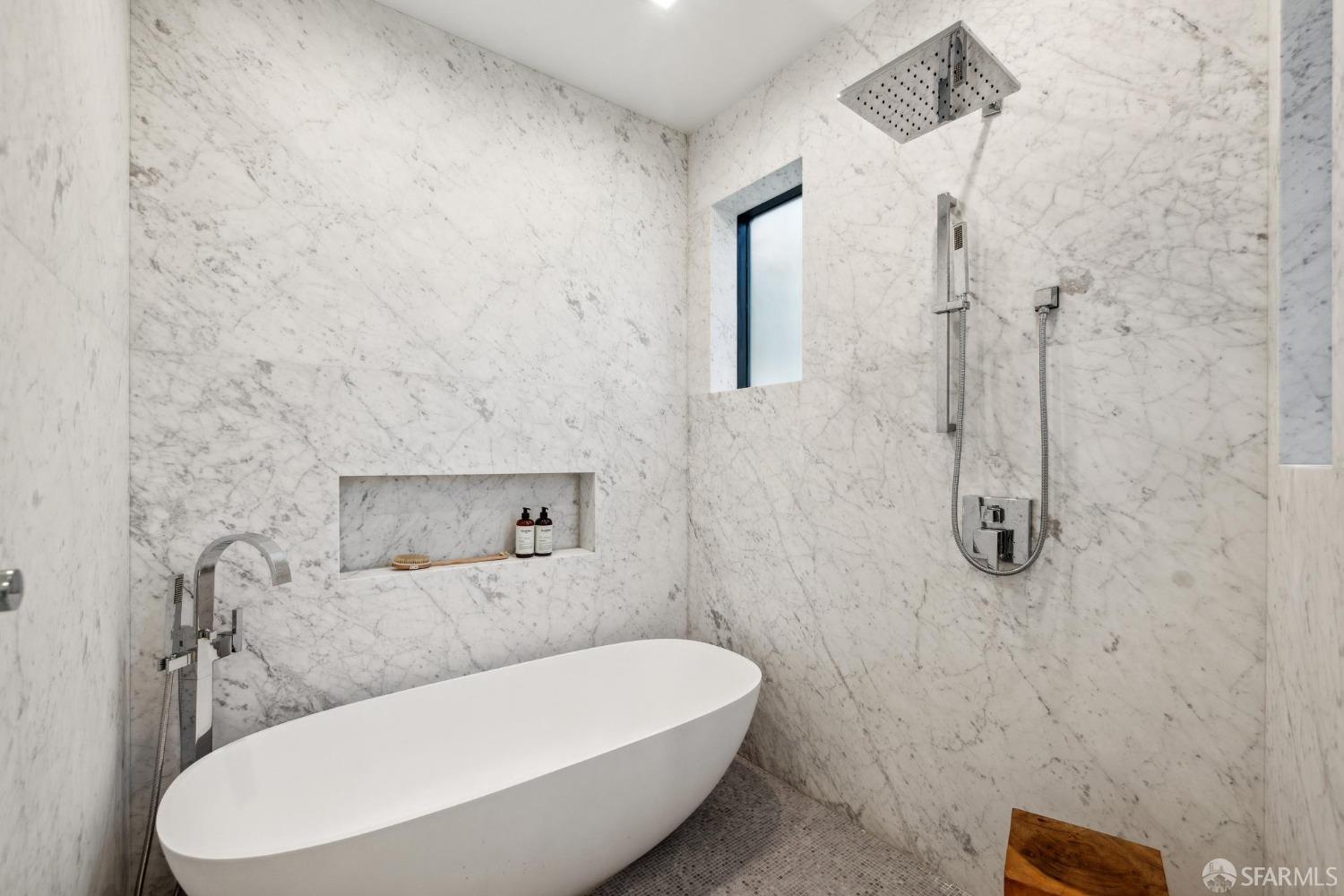 714 Rhode Island Street San Francisco, CA 94107 - Photo 16 of 32 a bathroom with a toilet and a shower