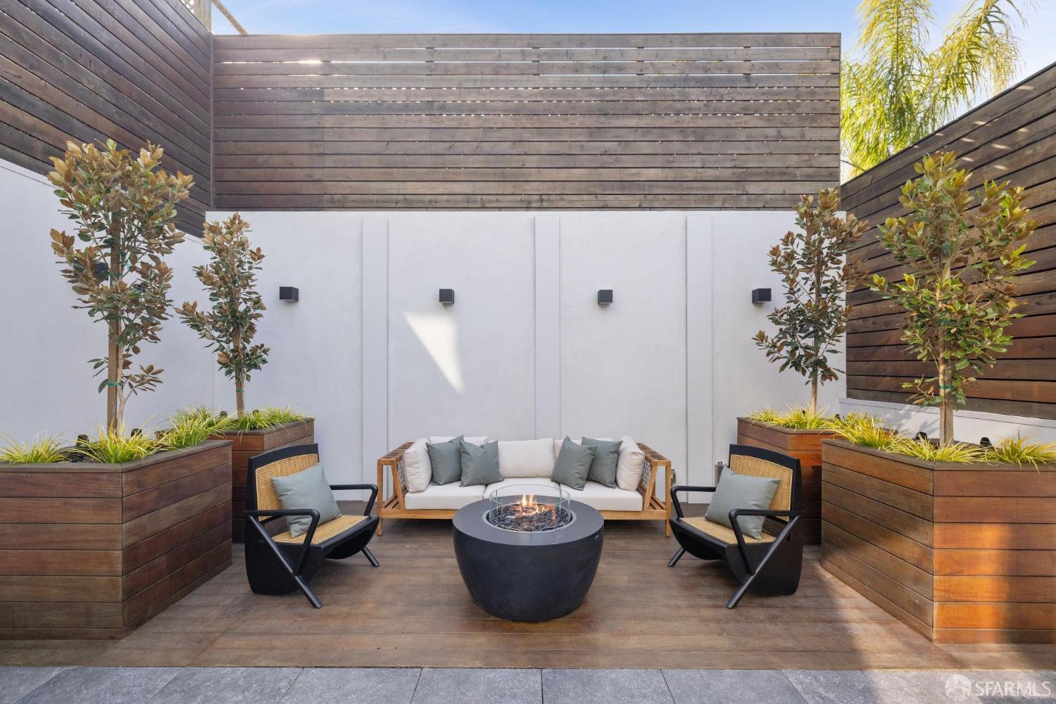 714 Rhode Island Street San Francisco, CA 94107 - Photo 25 of 32 a outdoor living room with patio furniture and a potted plant