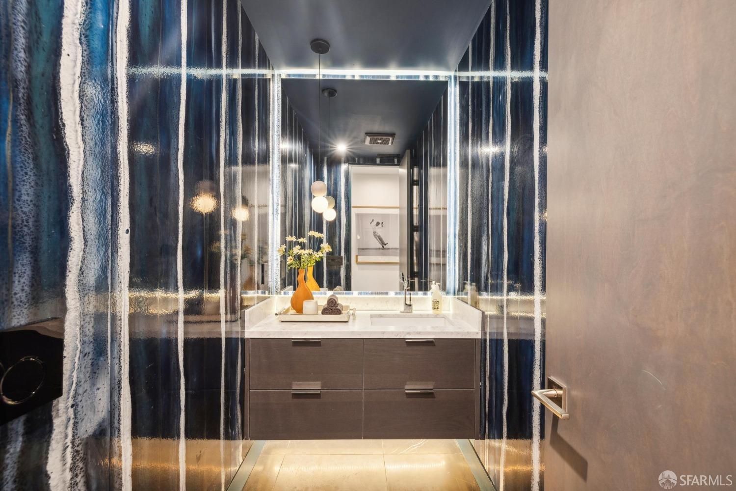 714 Rhode Island Street San Francisco, CA 94107 - Photo 28 of 32 a bathroom with a mirror and a shower