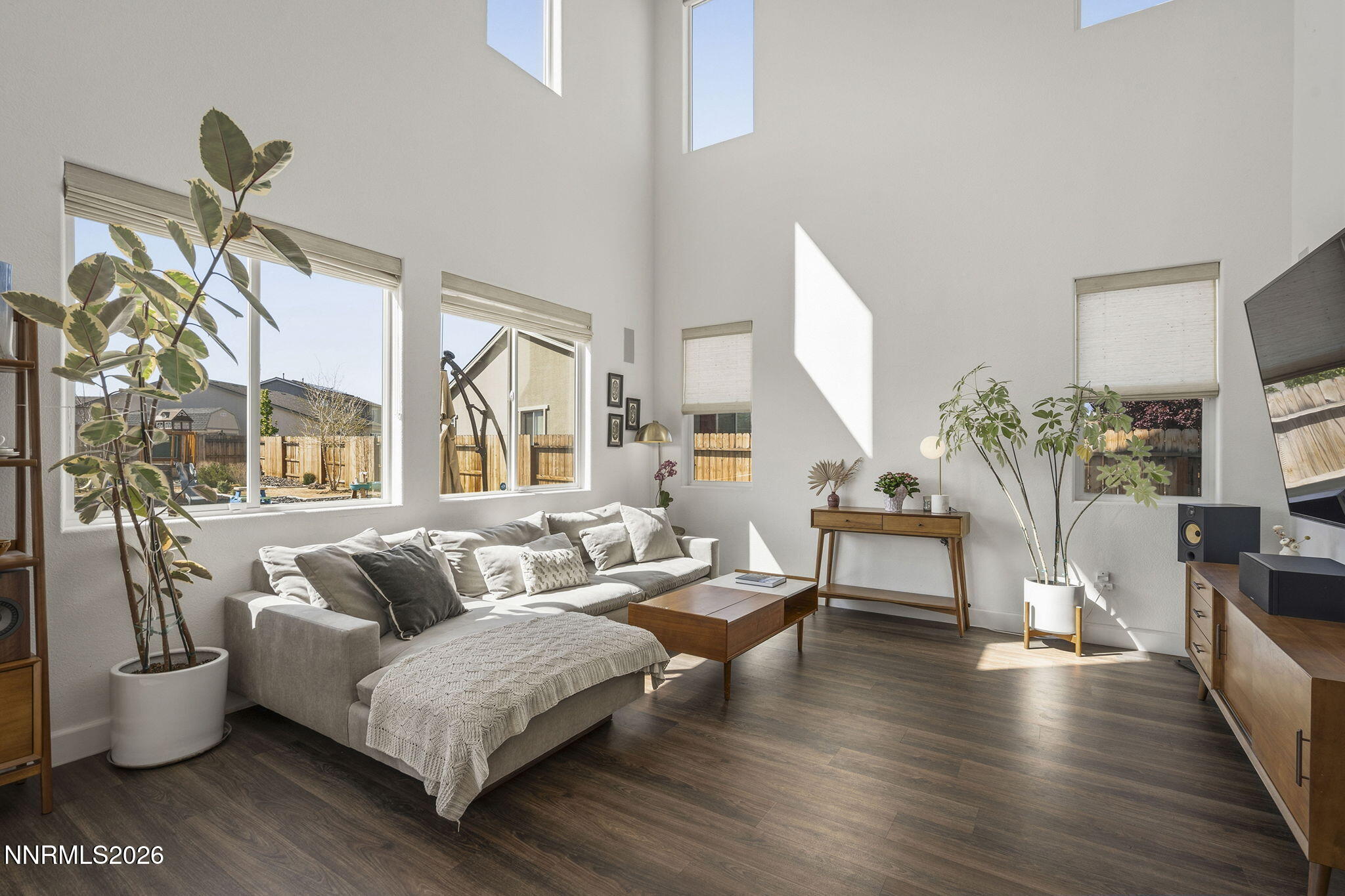 9338 Pond Court Reno, NV 89506 - Photo 3 of 33 6-web-or-mls-_DSC0060