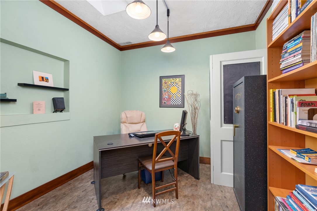 6135 Woodard Bay Road Northeast Olympia, WA 98506 - Photo 19 of 40 Gallery Image 19
