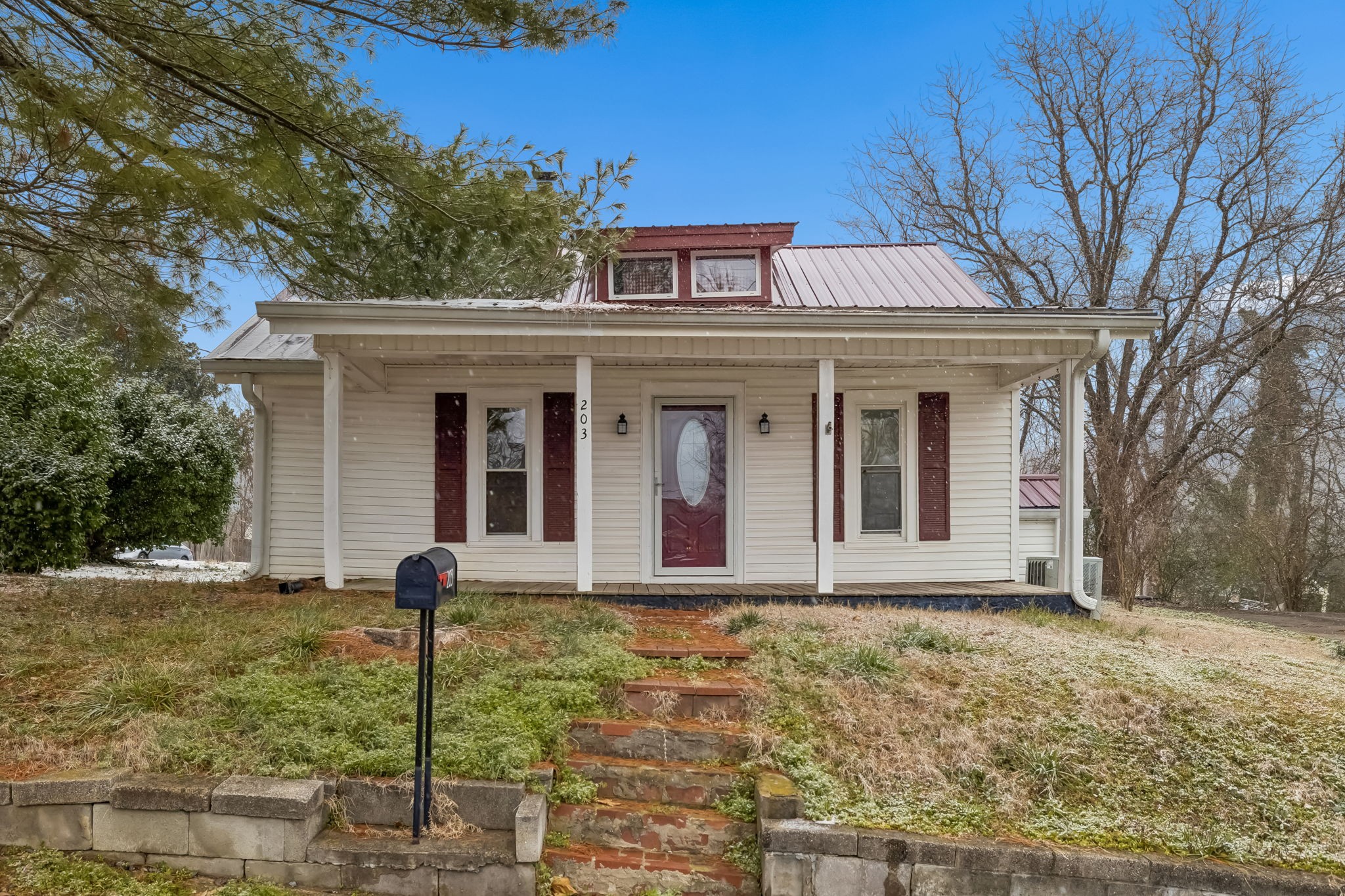 203 Hull Avenue Carthage, TN 37030 - Photo 2 of 27 a front view of a house with garden