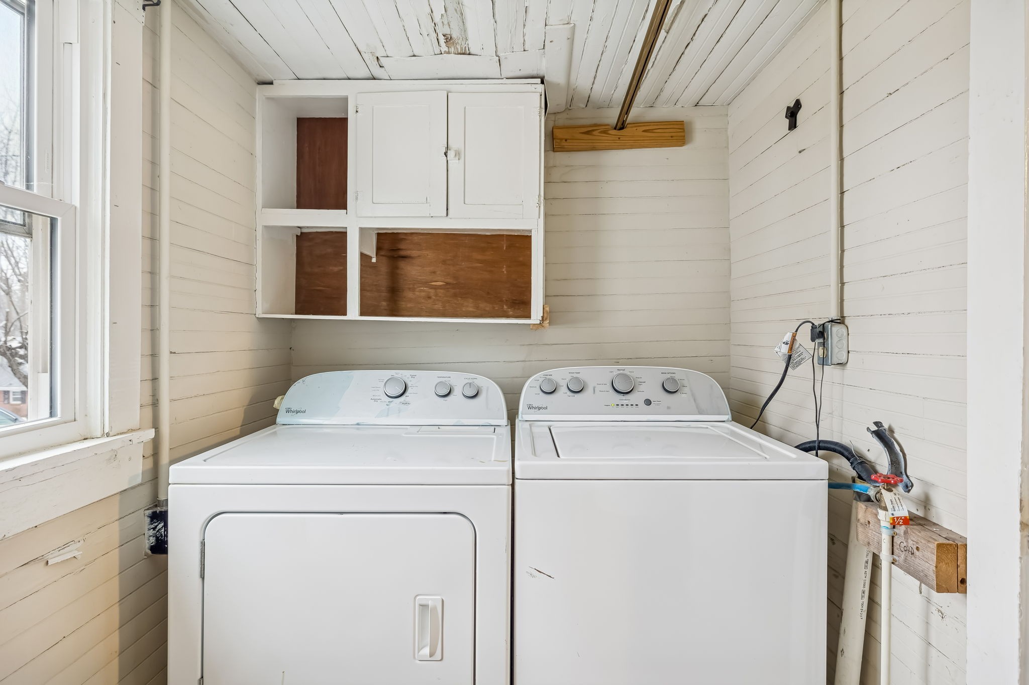 203 Hull Avenue Carthage, TN 37030 - Photo 22 of 27 a utility room with dryer and washer