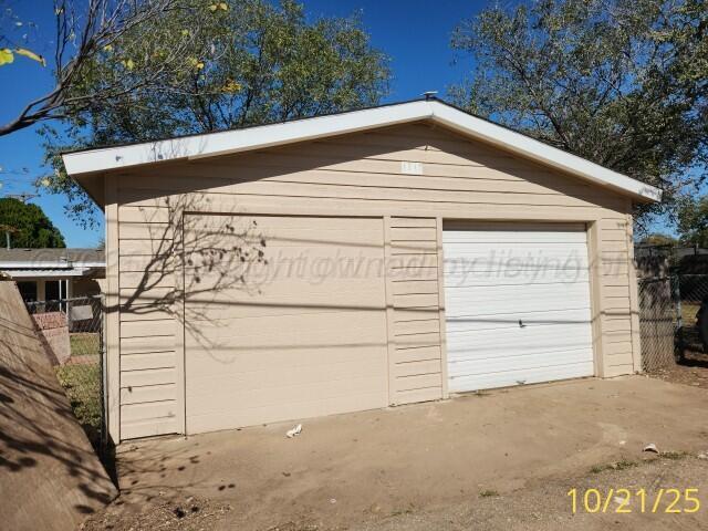 1609 Southwest 35th Avenue Amarillo, TX 79109 - Photo 3 of 29 Detached additional garage