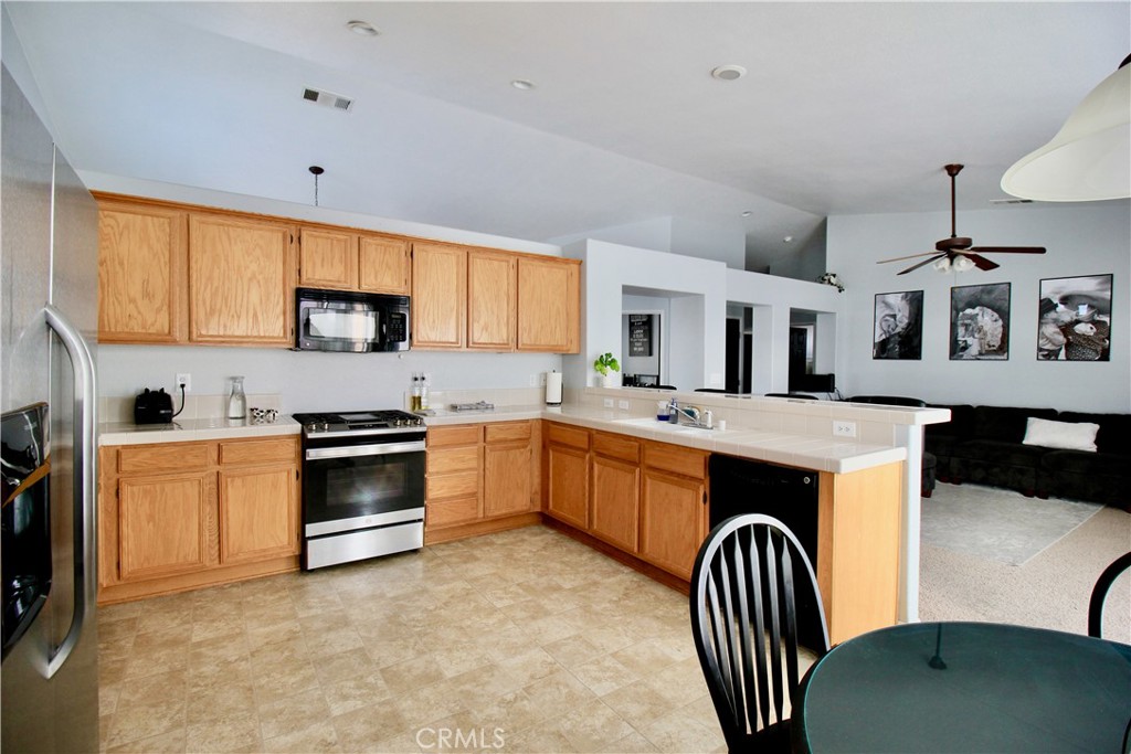 21243 Nisqually Road Apple Valley, CA 92308 - Photo 13 of 31