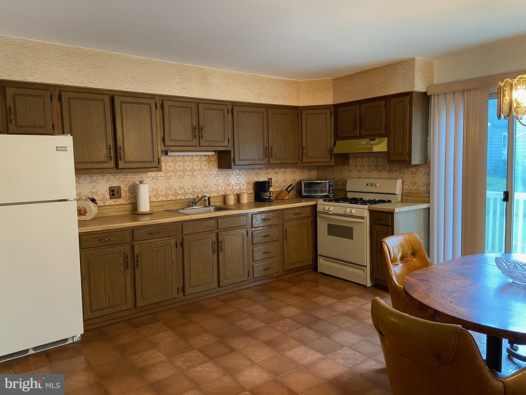 59 Edison Road Cherry Hill, NJ 08034 - Photo 8 of 25 Kitchen with Gas cooking and refrigerator