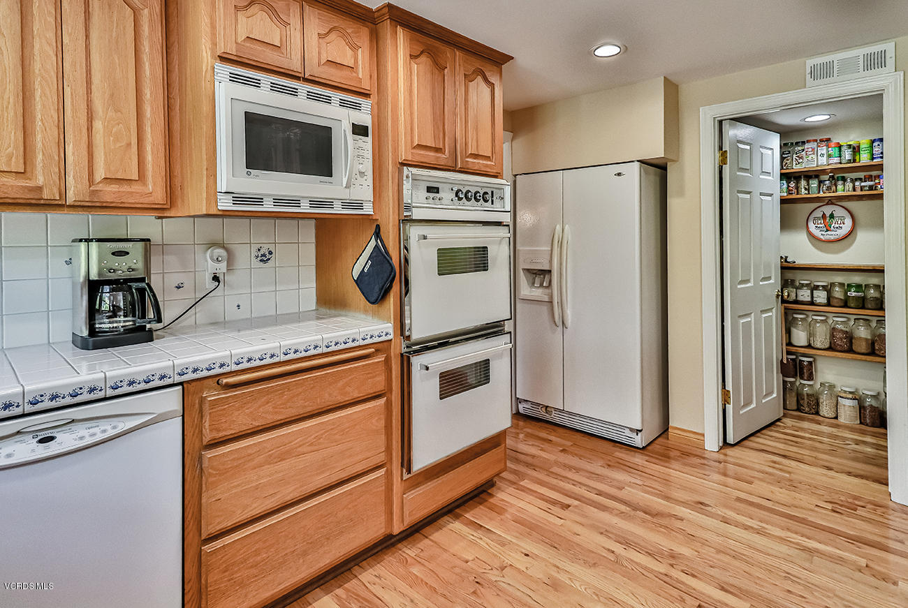 22320 Liberty Bell Road Calabasas, CA 91302 - Photo 12 of 55 gKitchen6