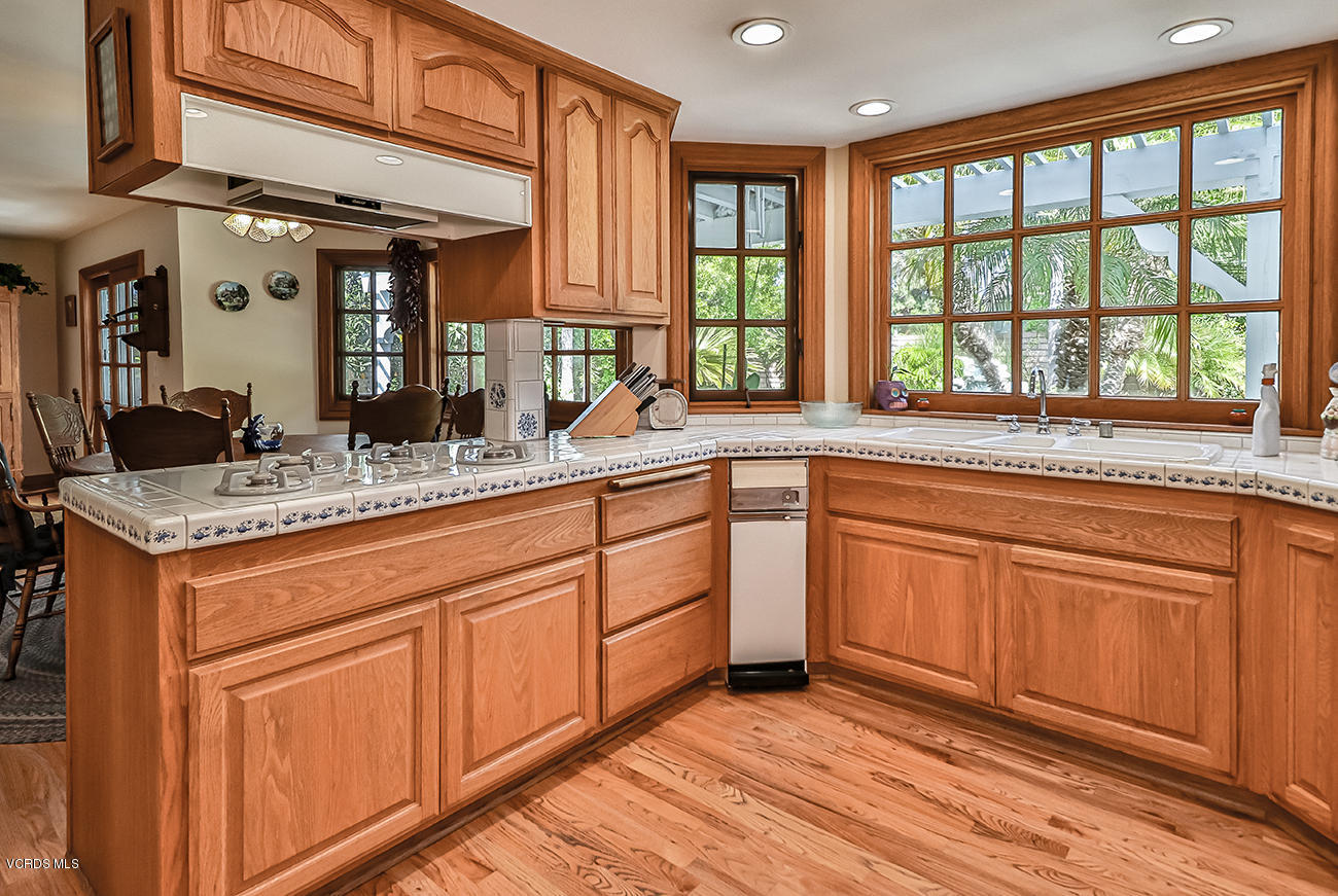 22320 Liberty Bell Road Calabasas, CA 91302 - Photo 15 of 55 gKitchen3