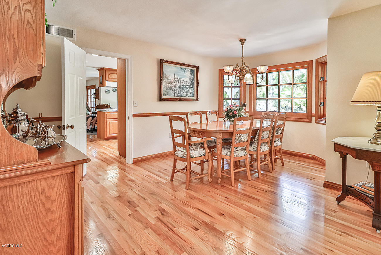 22320 Liberty Bell Road Calabasas, CA 91302 - Photo 17 of 55 dDining1