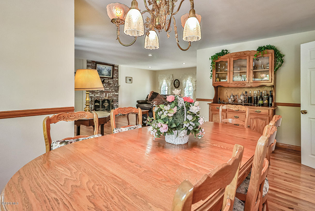 22320 Liberty Bell Road Calabasas, CA 91302 - Photo 18 of 55 dDining2